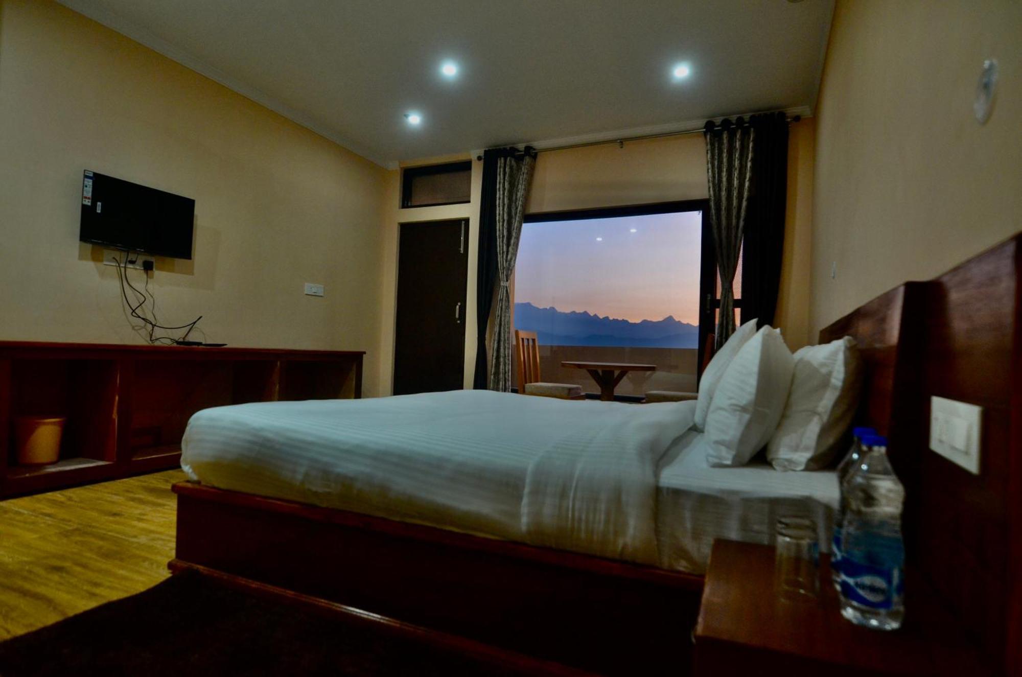 Uttarakhand Resort Kausani Eksteriør billede