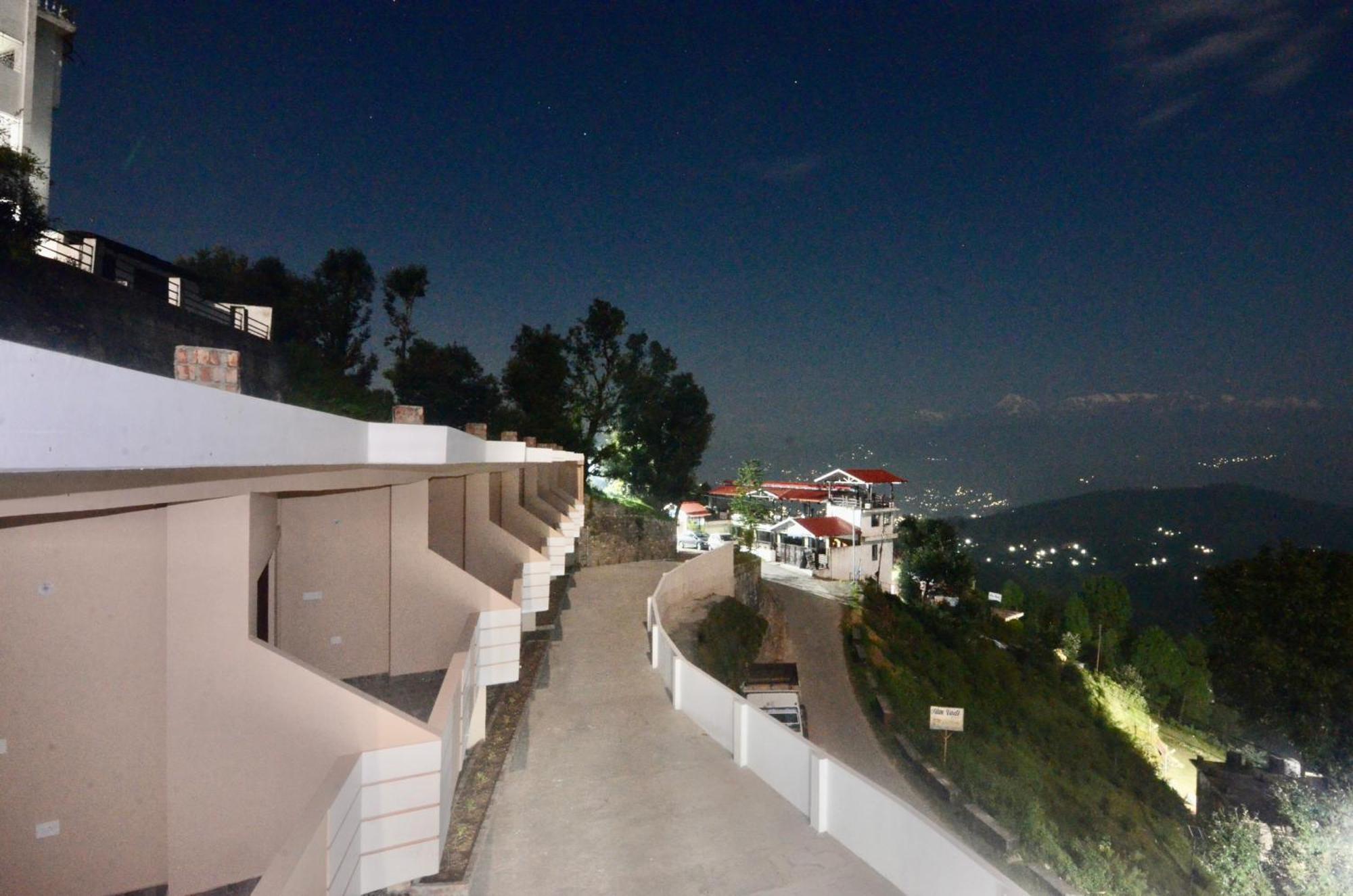 Uttarakhand Resort Kausani Eksteriør billede