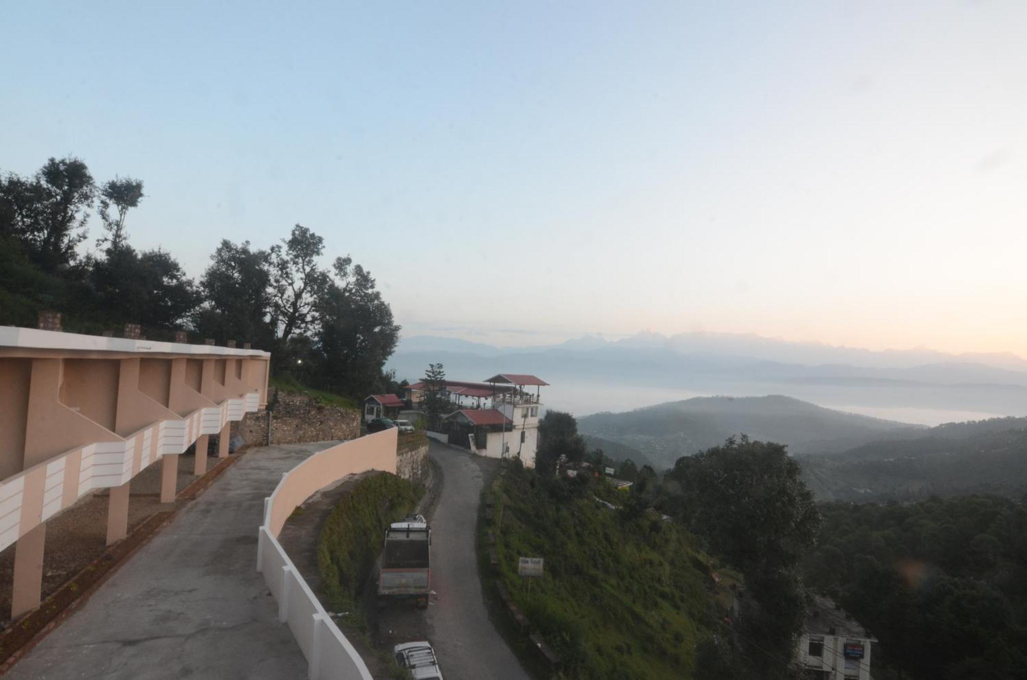 Uttarakhand Resort Kausani Eksteriør billede